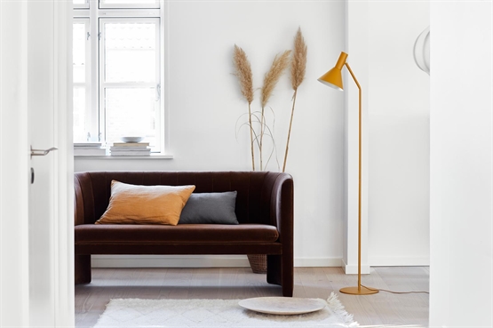 LYSS vloerlamp, mat amandelkleurig