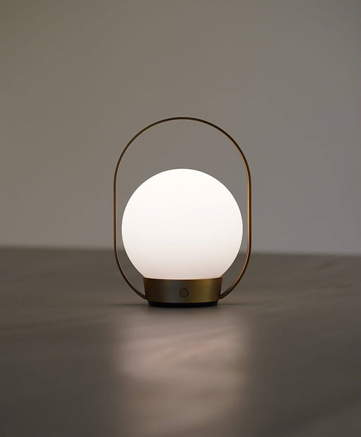 Palla T1 batterijlamp / tafellamp, gebronsd messing