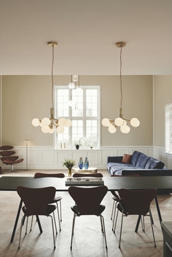 Apiales 9 kroonluchter, geborsteld messing/opal