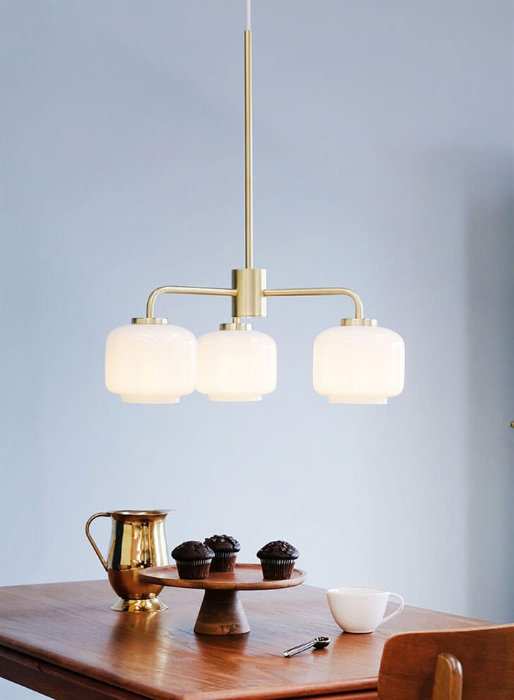 Arp 3-armige kroonluchter, opaal/messing