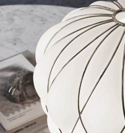 Pinecone Tafellamp, Groot - Ø50, wit/chroom