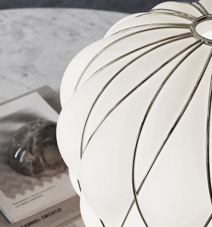 Pinecone Tafellamp, Groot - Ø50, wit/chroom