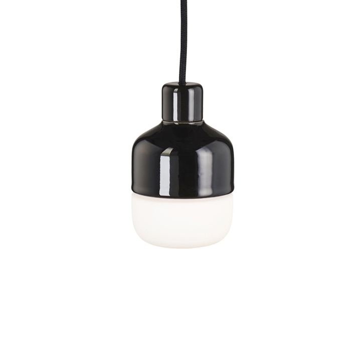Ohm 100/155 hanglamp, zwart/mat opaal