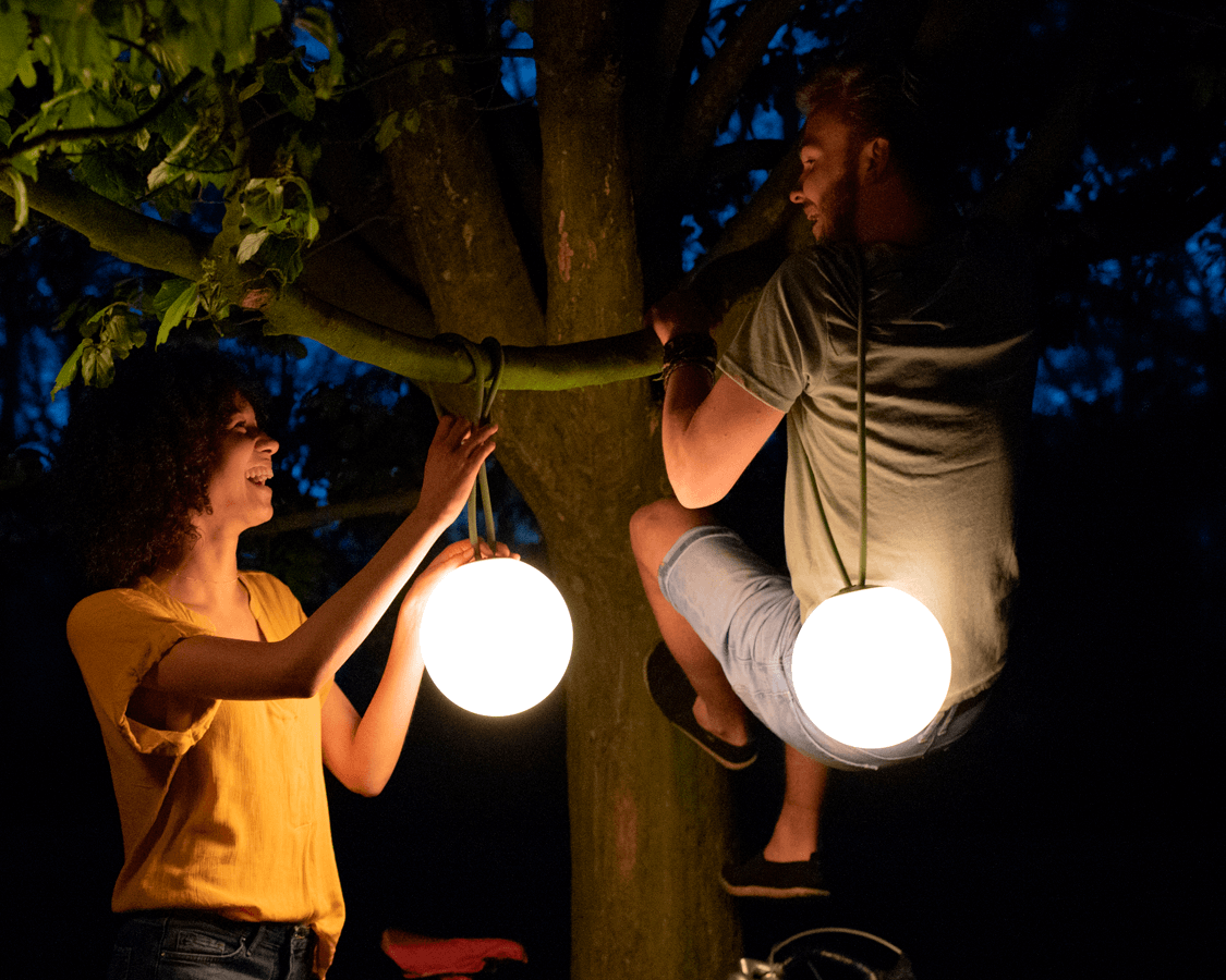 Creëer sfeer in de tuin met lampen op takken - vind ze bij Lamper-shop.nl