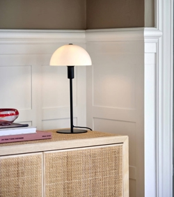 Ellen 20 tafellamp, zwart/opaal