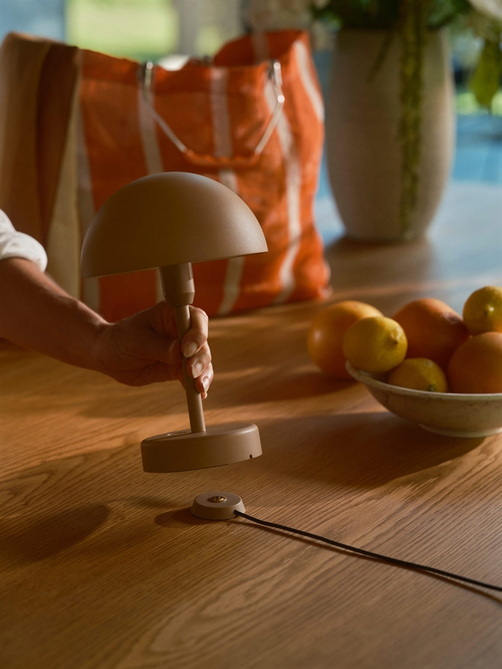 Ellen To-Go batterijlamp / tafellamp, bruin