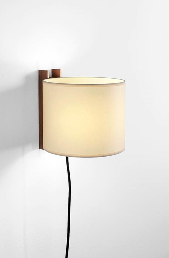 TMM Corto wandlamp, walnoot/beige m/snoer