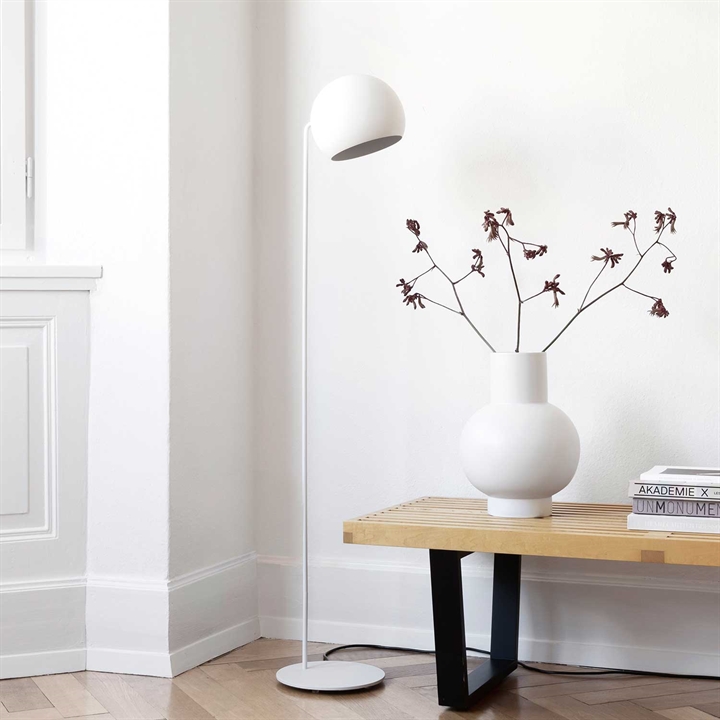 Tilt Globe vloerlamp, wit