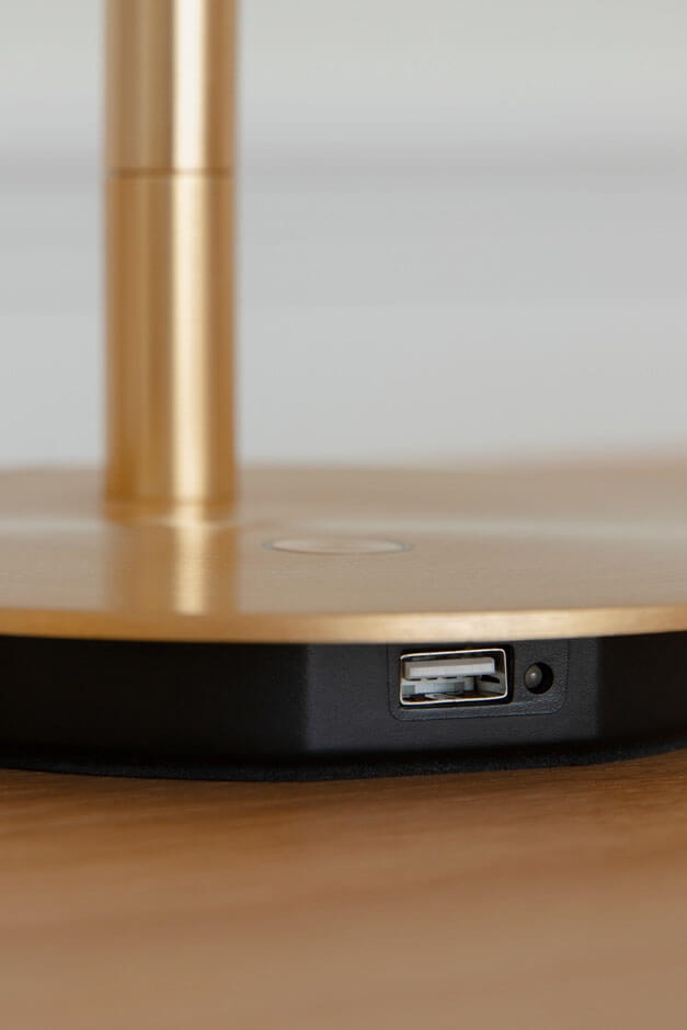 Omni tafellamp m/USB, messing