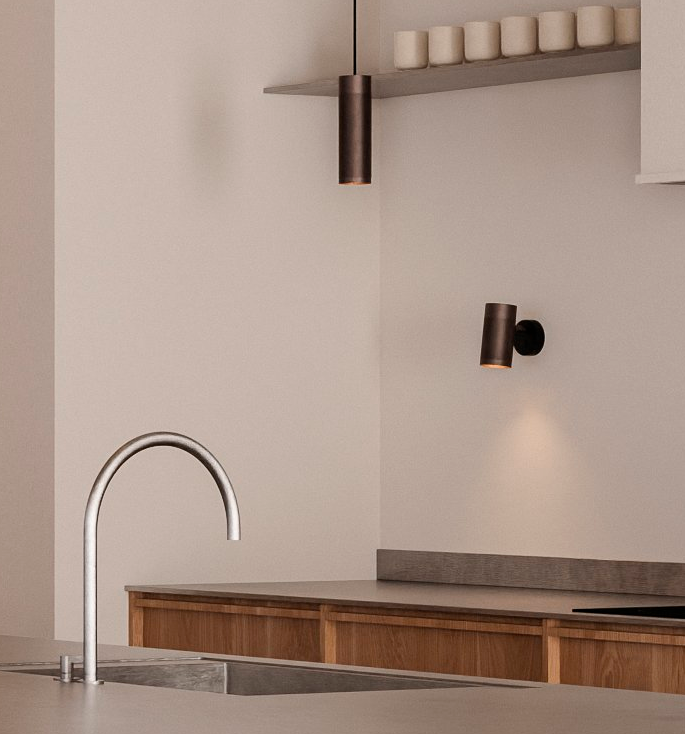 Thorup Copenhagen Patrone wandlamp small, zwart-bruine messing/donker, 120 mm