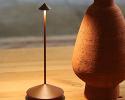 Pina - eenvoudige en elegante batterijlamp