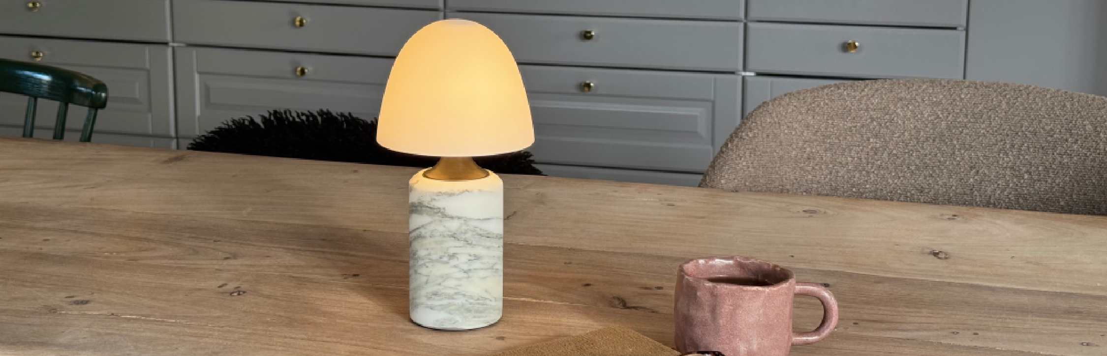 Ontdek de elegante Fuse Portable in kleurrijke omgeving | Lamper-shop.nl