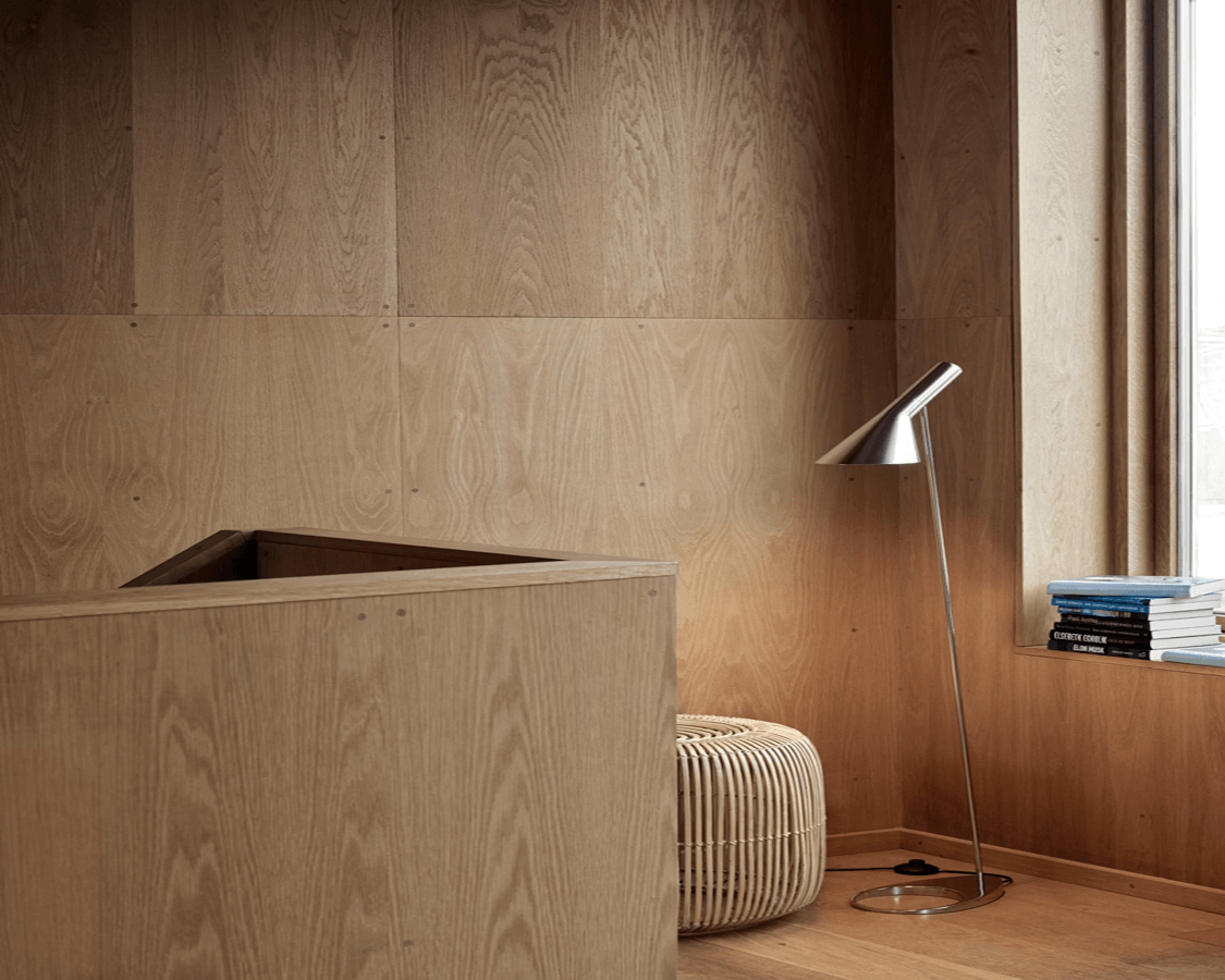 LOUIS POULSEN AJ vloerlamp, gepolijst staal - Bekijk hem bij Lamper-shop.nl