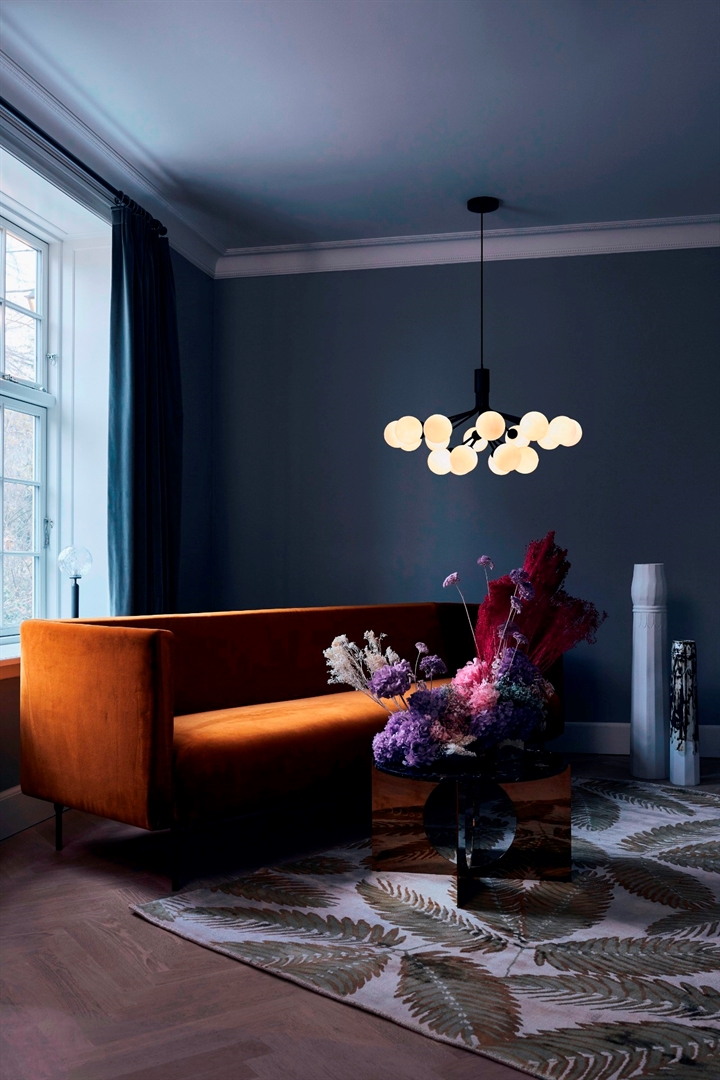 Apiales 18 kroonluchter, satijn zwart/opal