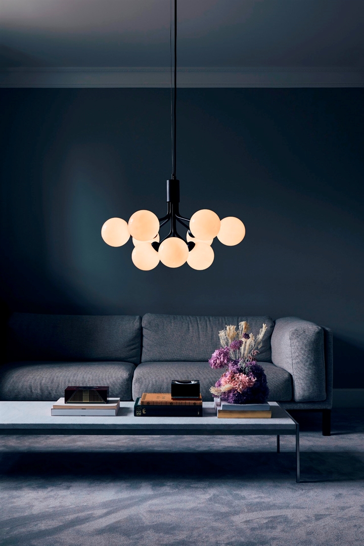 Apiales 9 kroonluchter, satijn zwart/opaal