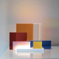 On Lines tafellamp, wit/kleuren