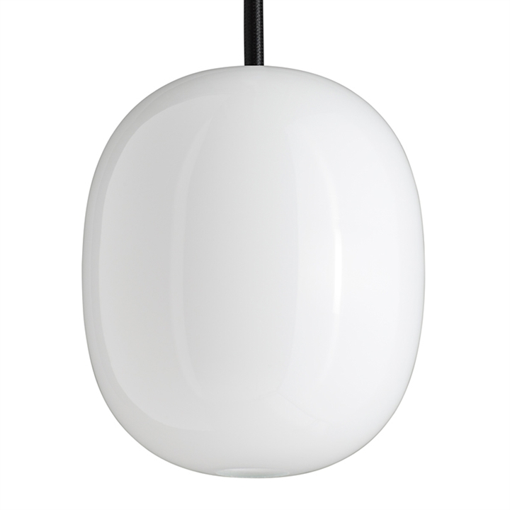 Superæg 300P hanglamp, opaal/zwarte kabel